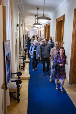 Venisáž výstavy sester Válových v Senátu