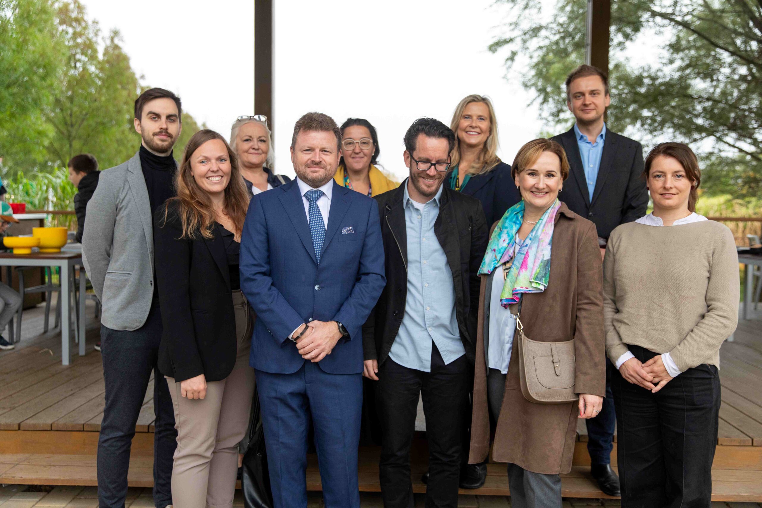 Adéla Šípová se zaměstnanci firmy Lego Kladno Adéla Šípová se zaměstnanci firmy Lego Kladno